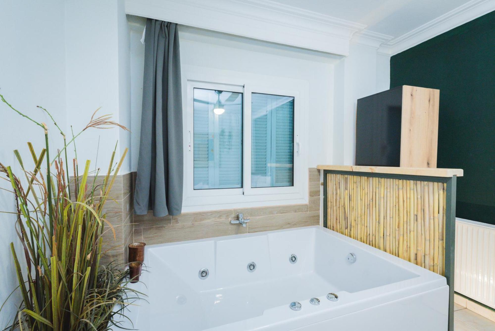 Stylish Apt W Jacuzzi, 5 Min To White Tower Tesalónica Exterior foto